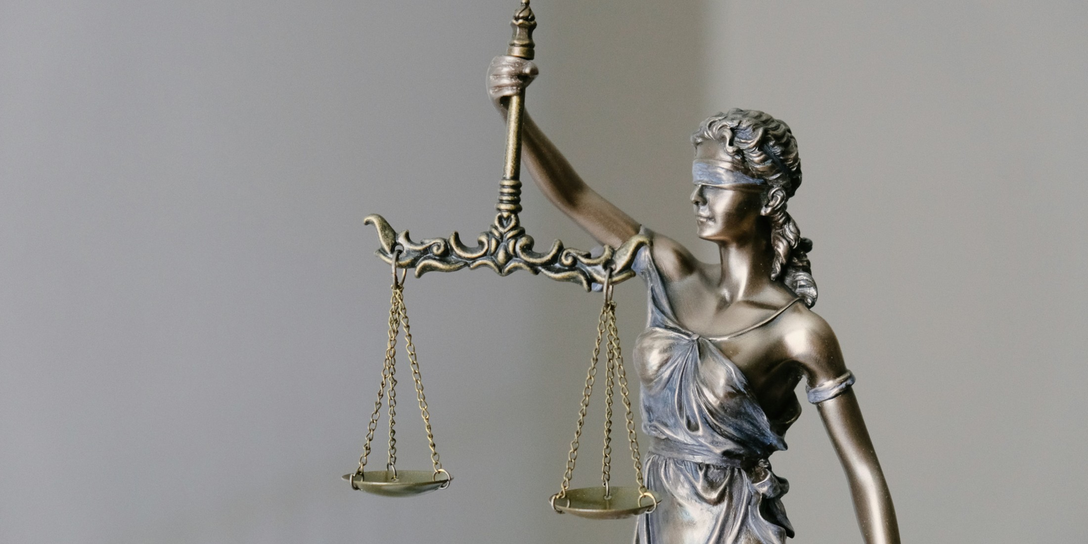 Statue of justice holding scales and wearing a blindfold