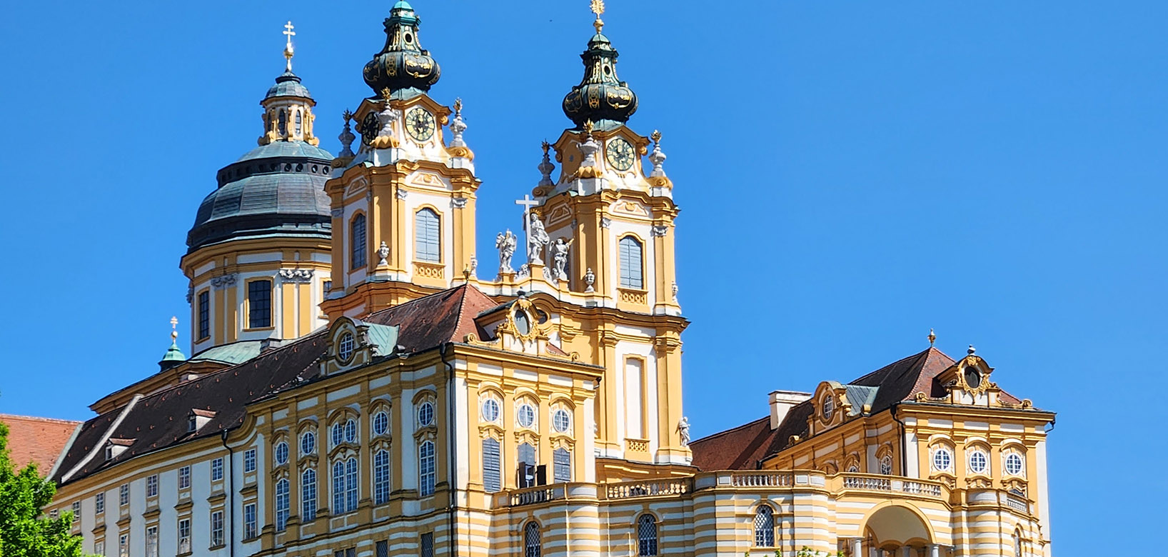 Ornate building in Vienna.