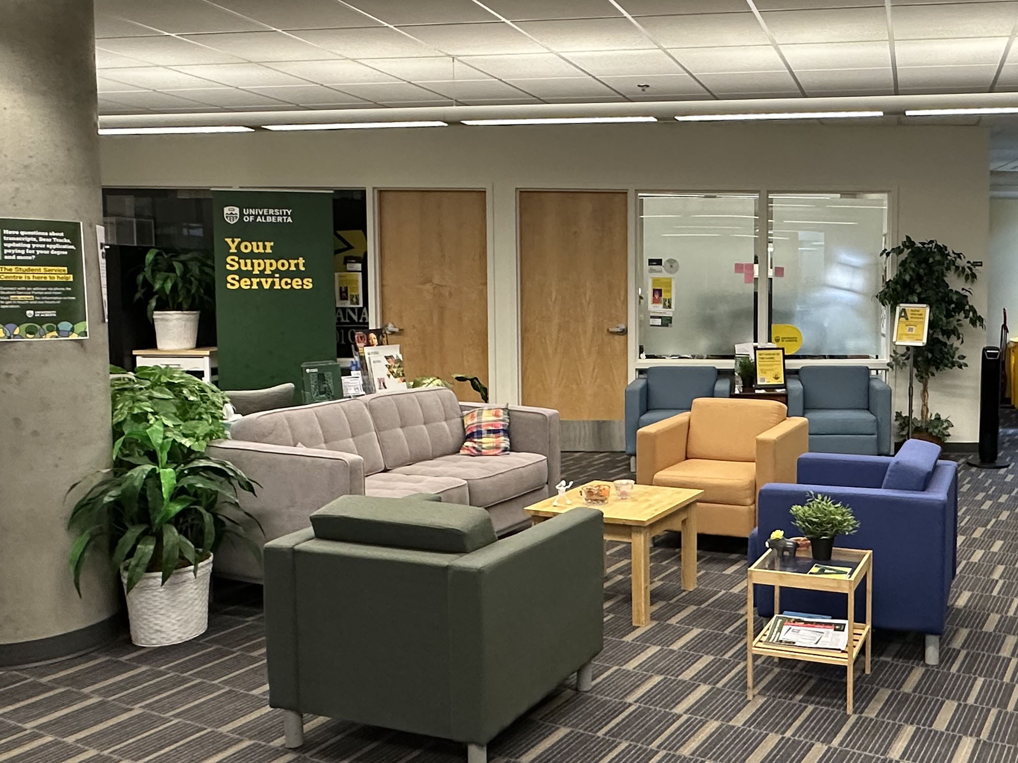 Waiting area for academic advising in Student Academic Services office.