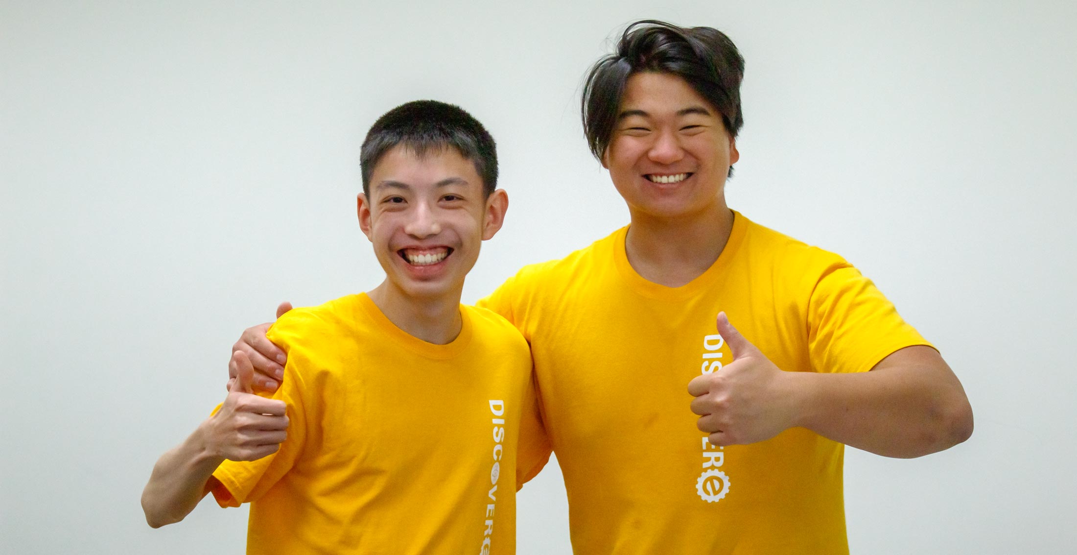 Two DiscoverE junior instructors