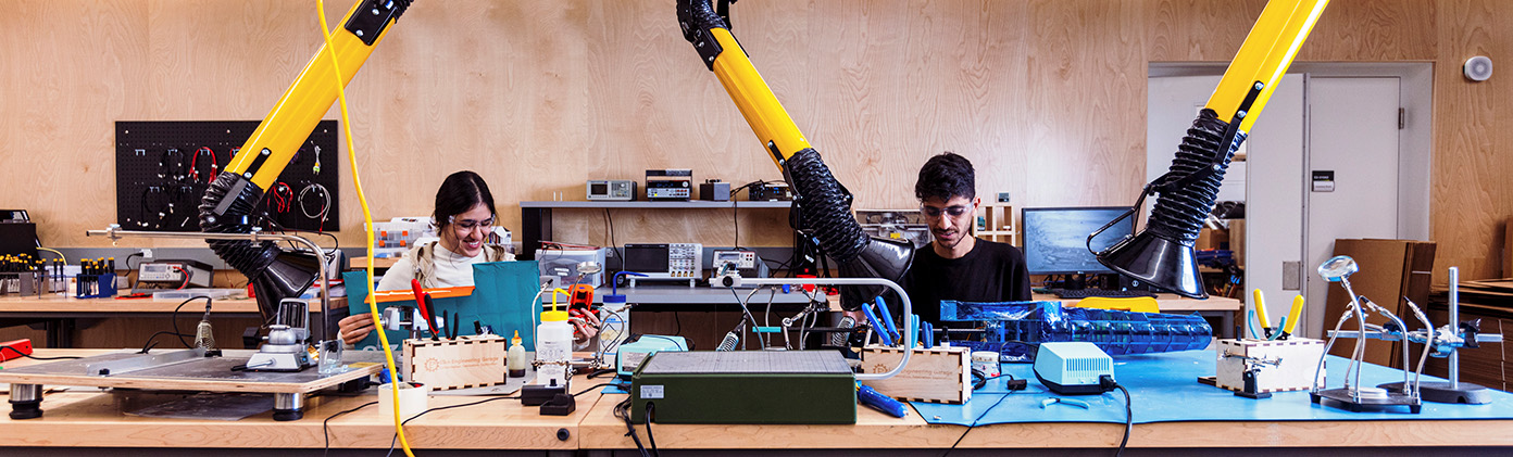 Students build in an engineering lab.