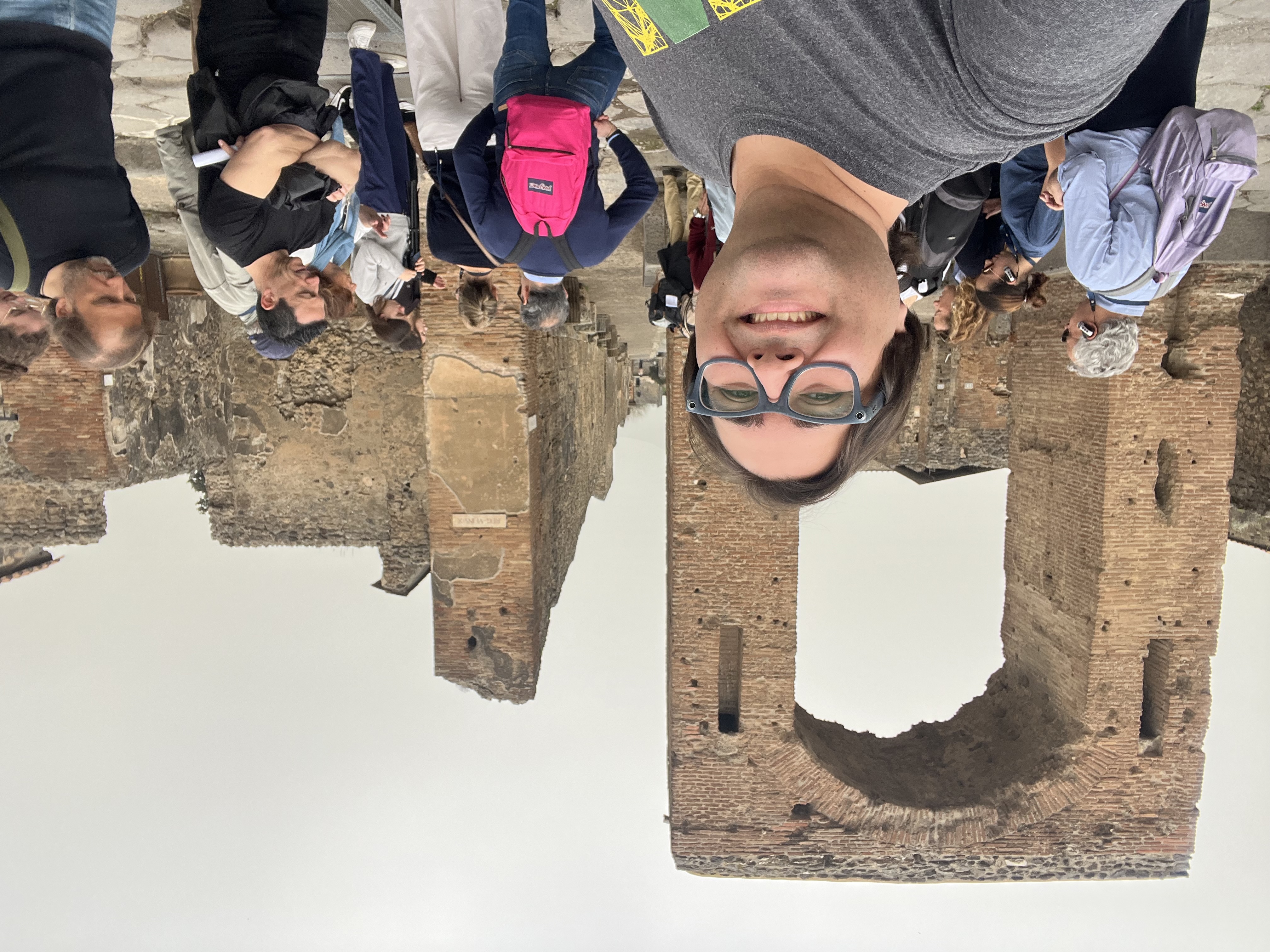 ruins-in-pompeii-italy.jpeg