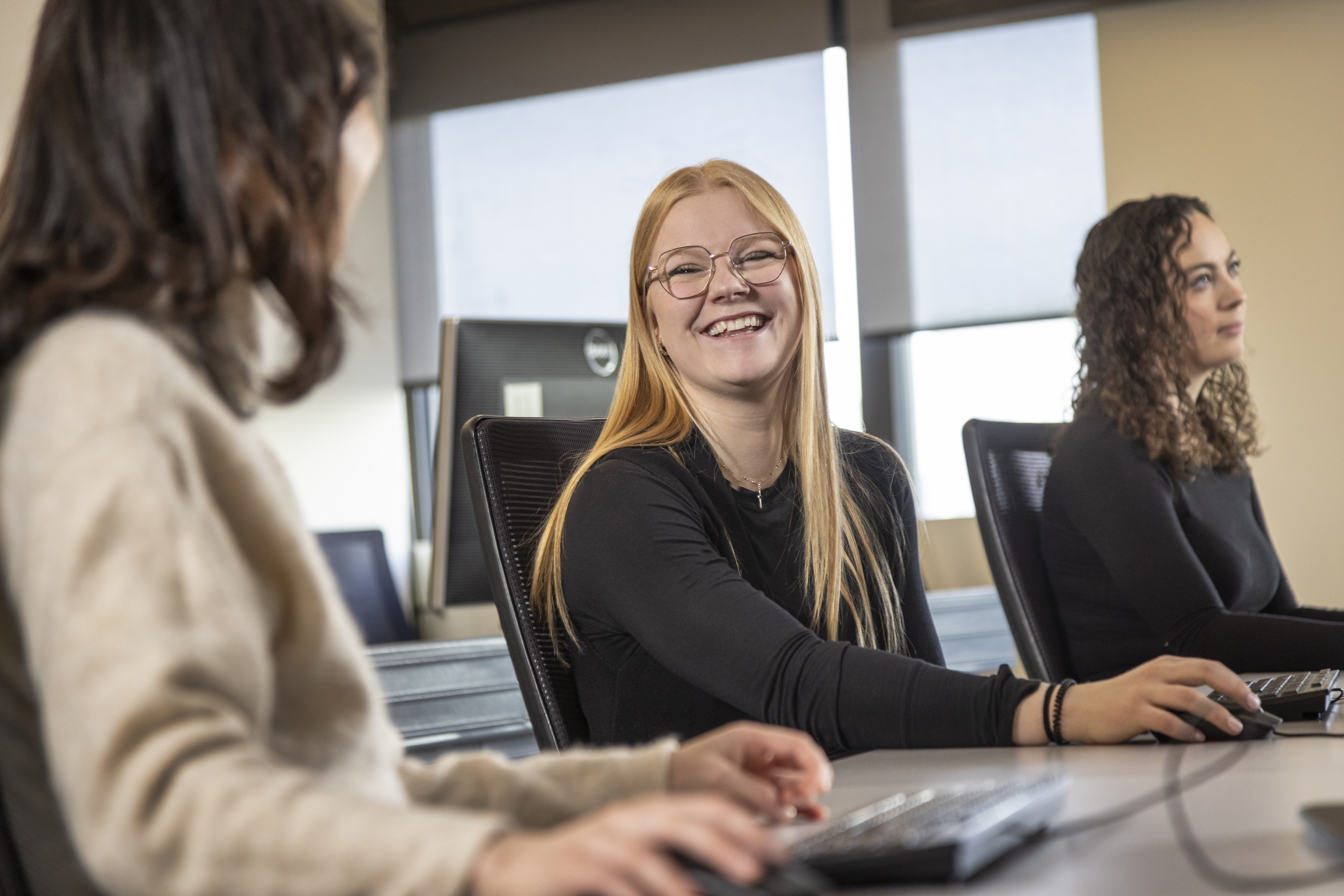 $_EscapeTool.xml(${imageAlt.value})