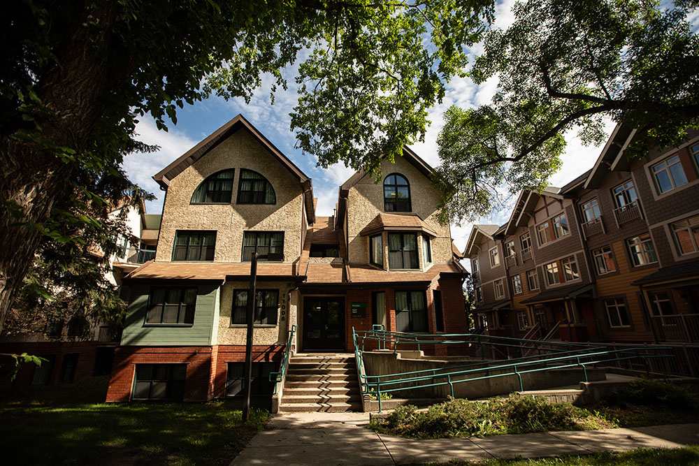 $_EscapeTool.xml(${imageAlt.value})