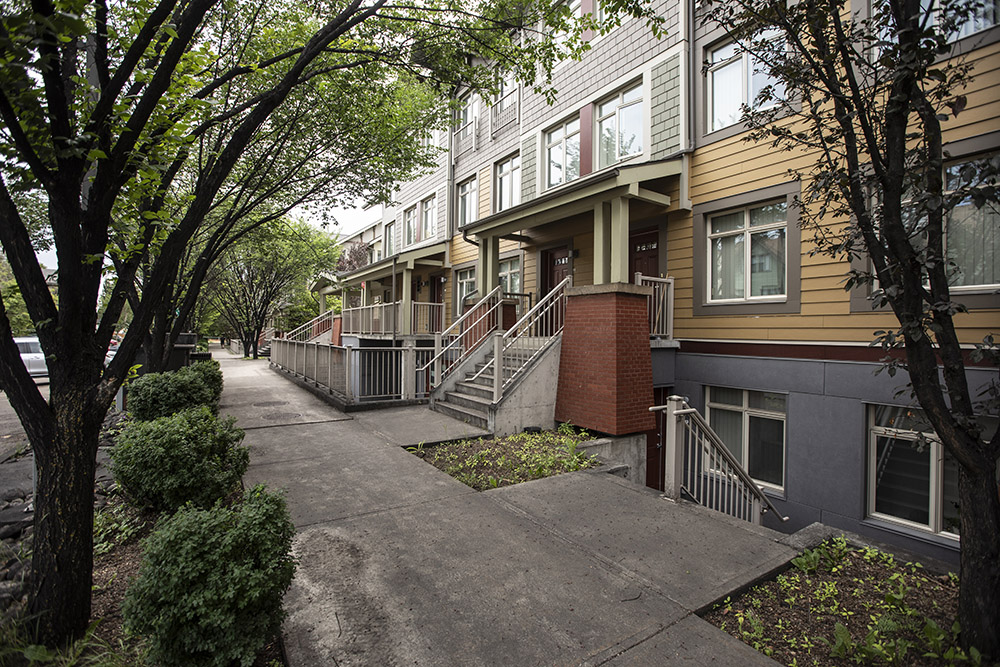 $_EscapeTool.xml(${imageAlt.value})