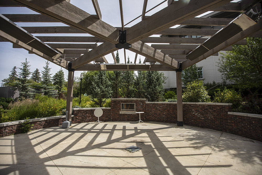 $_EscapeTool.xml(${imageAlt.value})