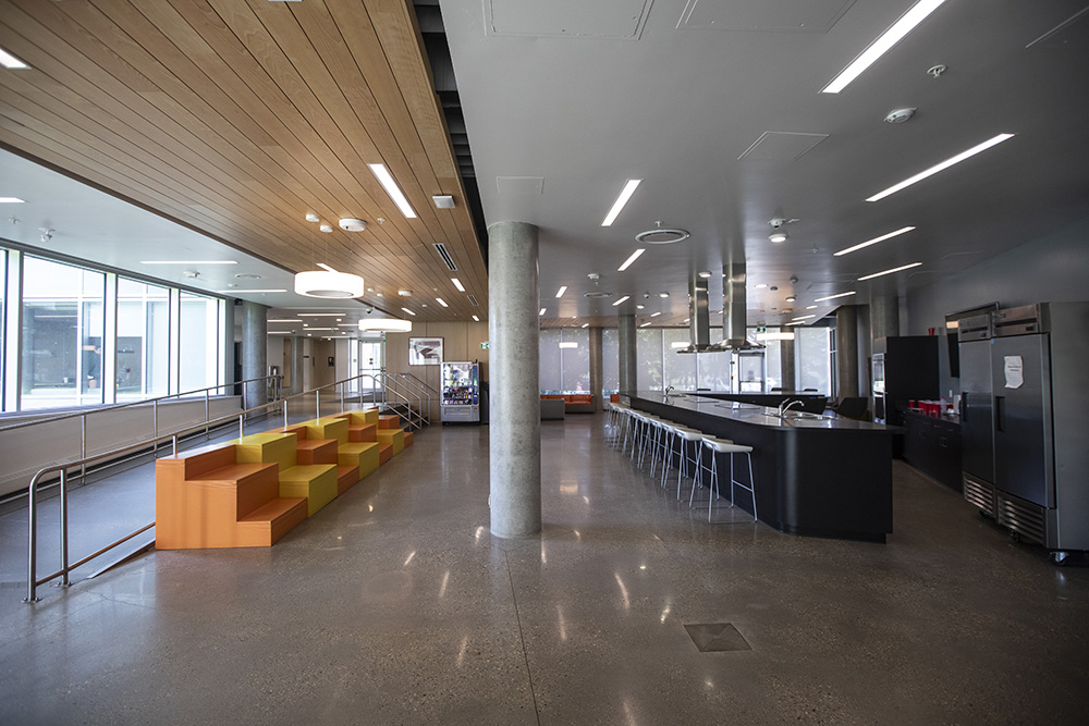 $_EscapeTool.xml(${imageAlt.value})