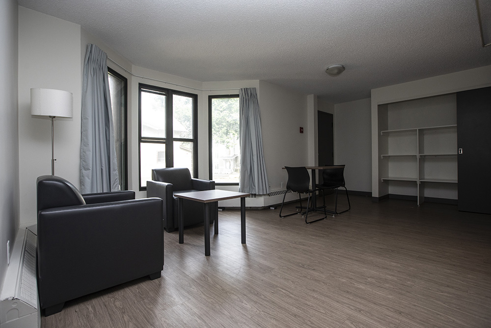 $_EscapeTool.xml(${imageAlt.value})