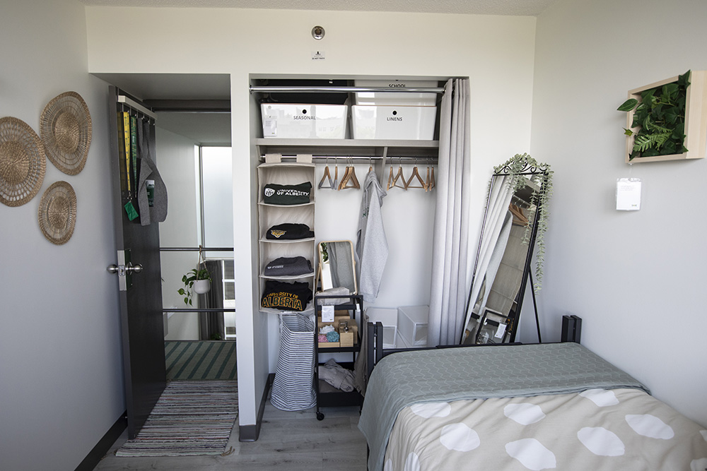 $_EscapeTool.xml(${imageAlt.value})