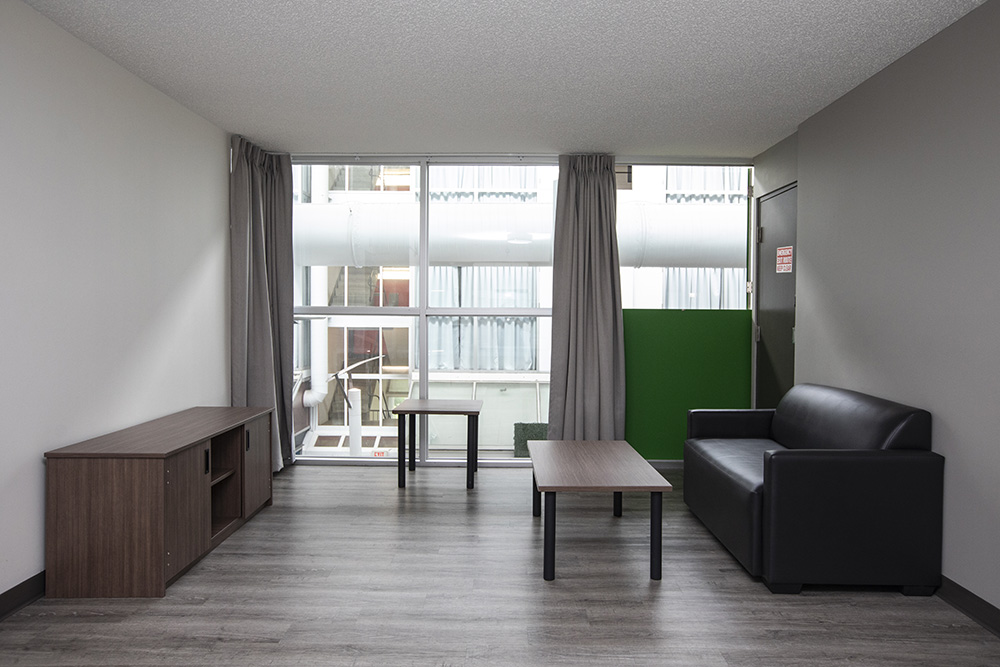 $_EscapeTool.xml(${imageAlt.value})