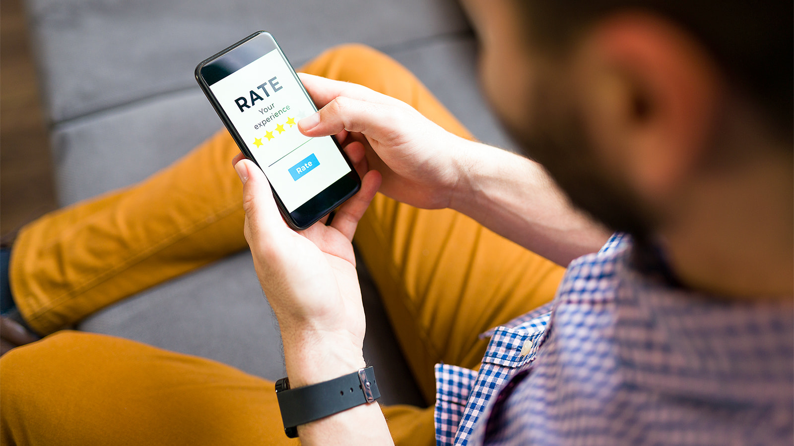 Many consumers check online consumer reviews before making a purchase, but gauging the reliability of the reviews can be tricky, according to U of A research (Photo: Getty Images)